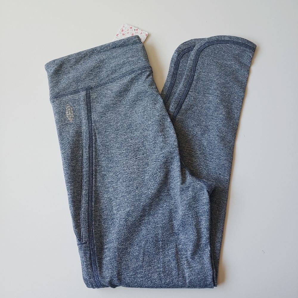 New Free People Movement New Infinity Navy Cropped Cut Out Legging Small Medium - Picture 6 of 10